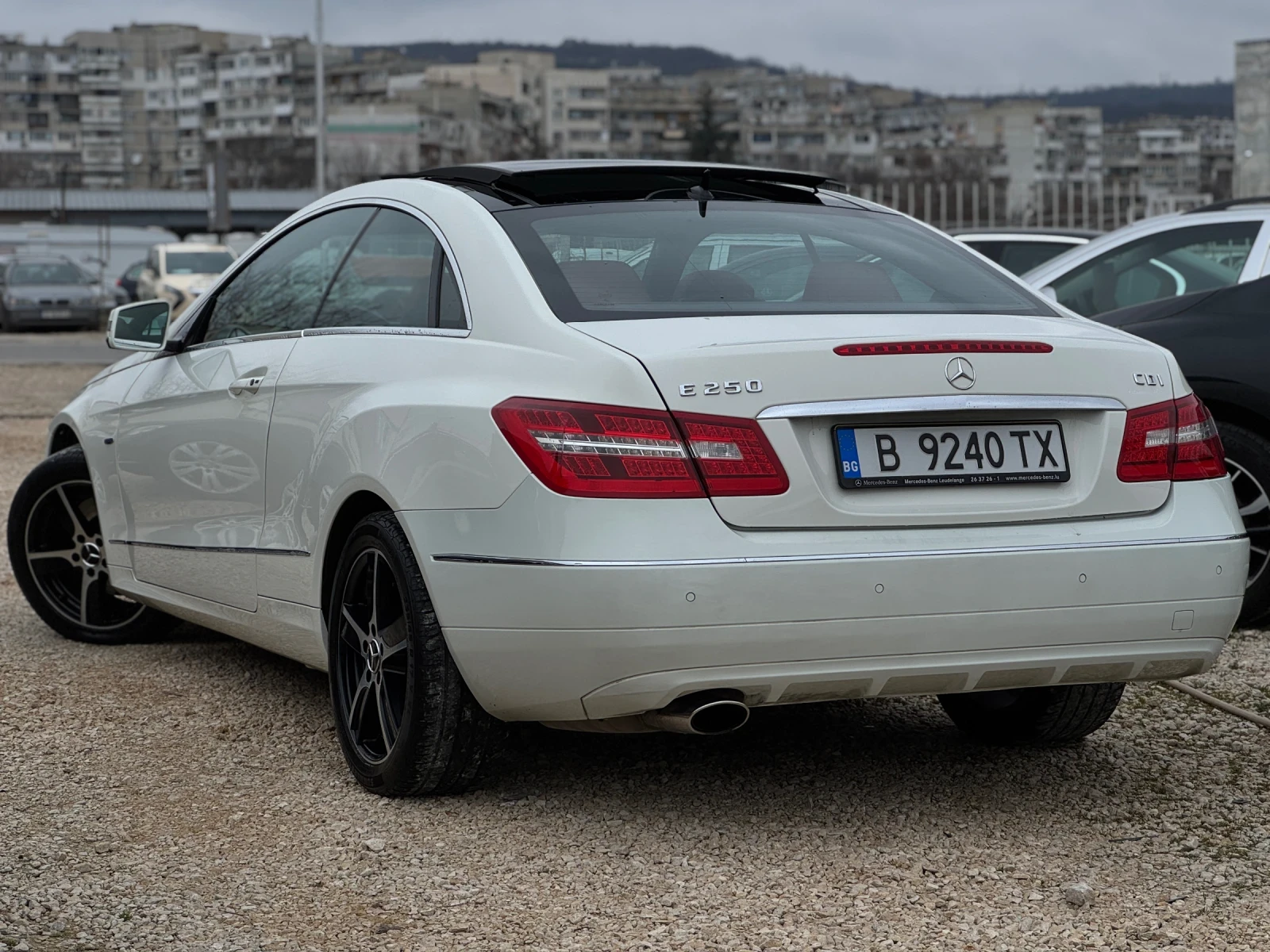 Mercedes-Benz E 250 * PANORAMA* NAVI*  - изображение 4