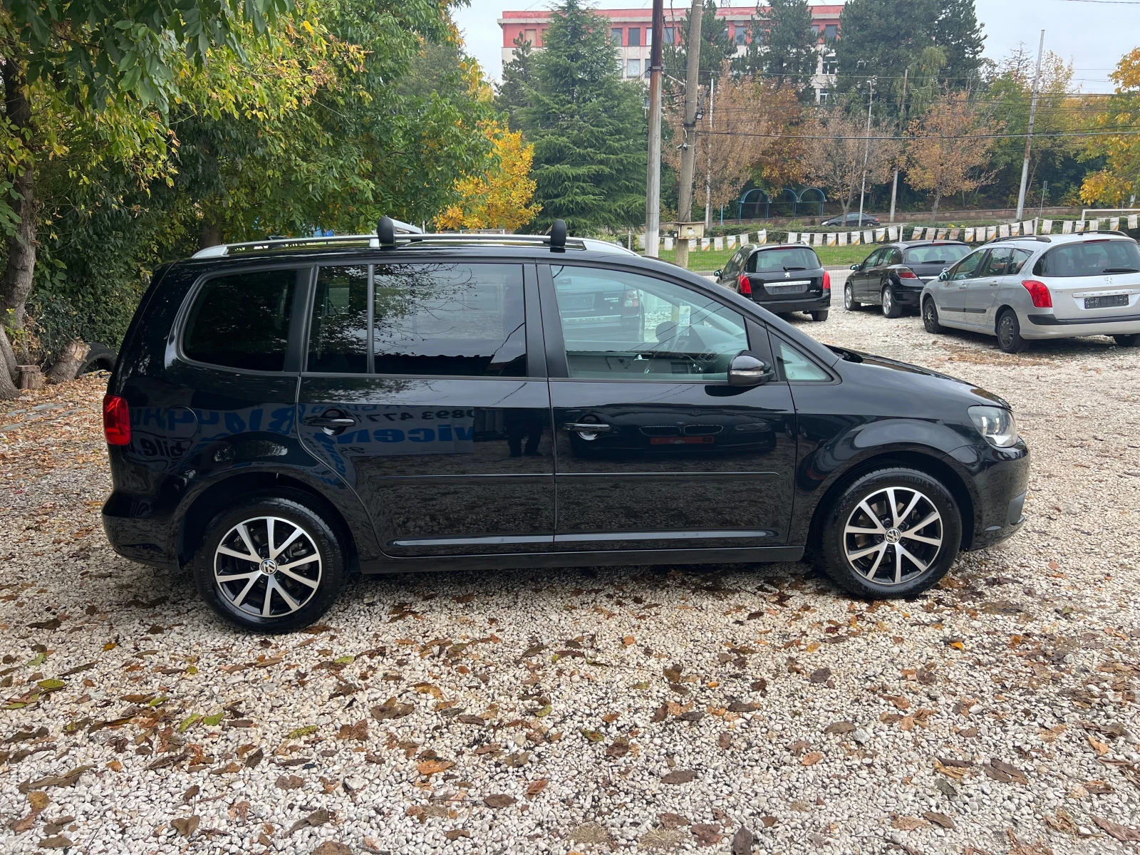 VW Touran Facelift 7 места 105к.с - изображение 2