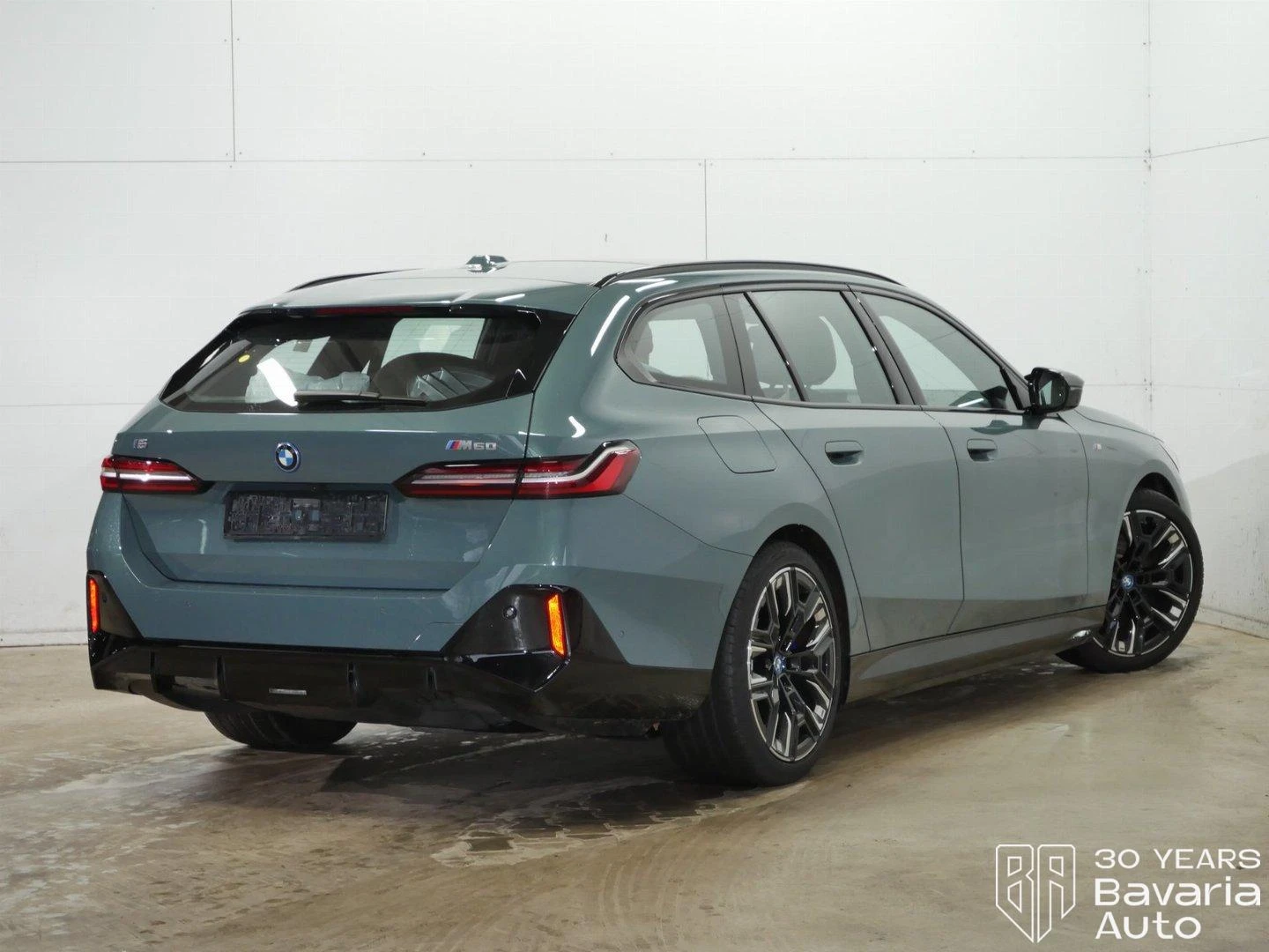 BMW i5 M60 xDrive Touring - изображение 3
