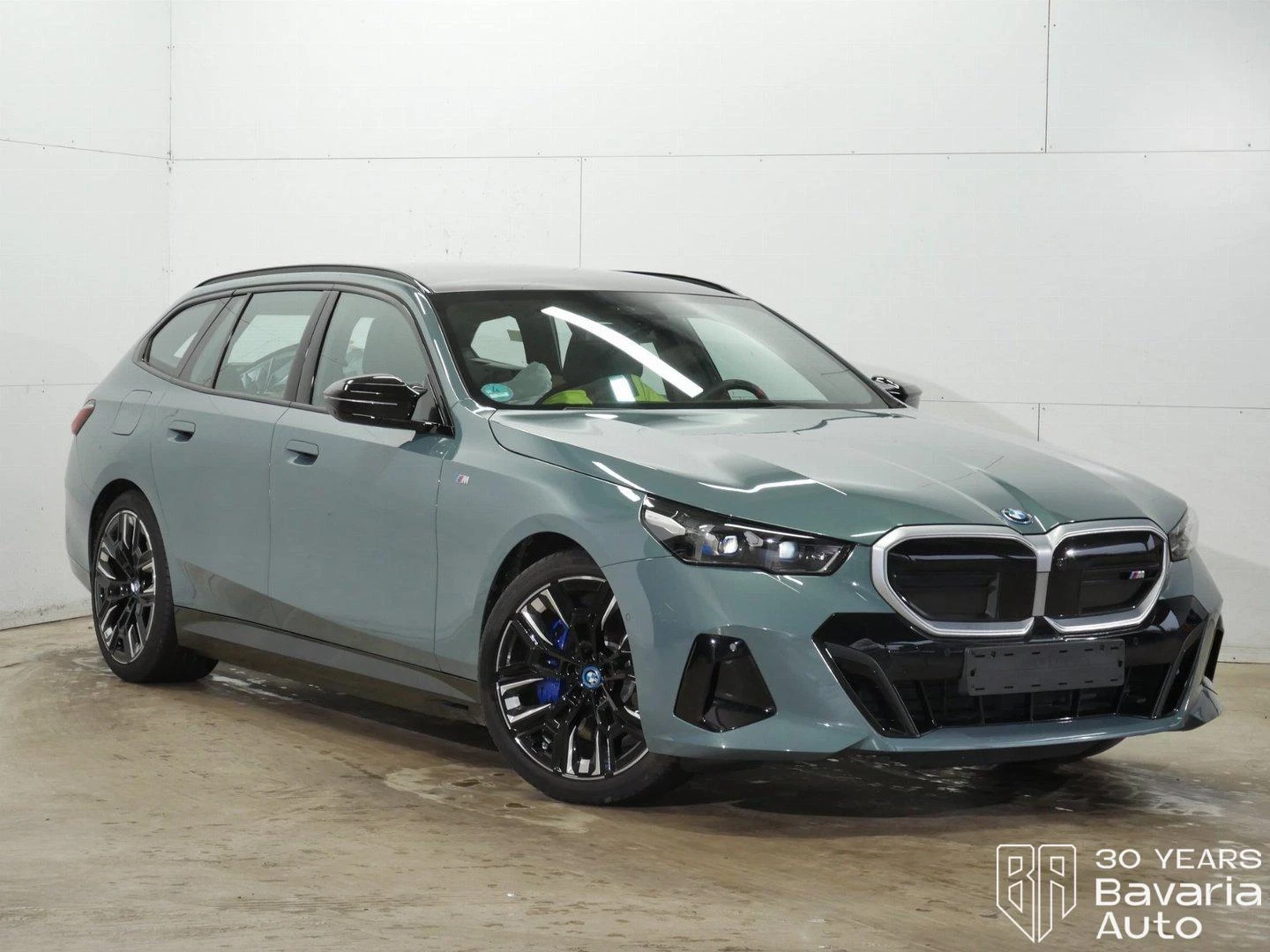 BMW i5 M60 xDrive Touring - изображение 4