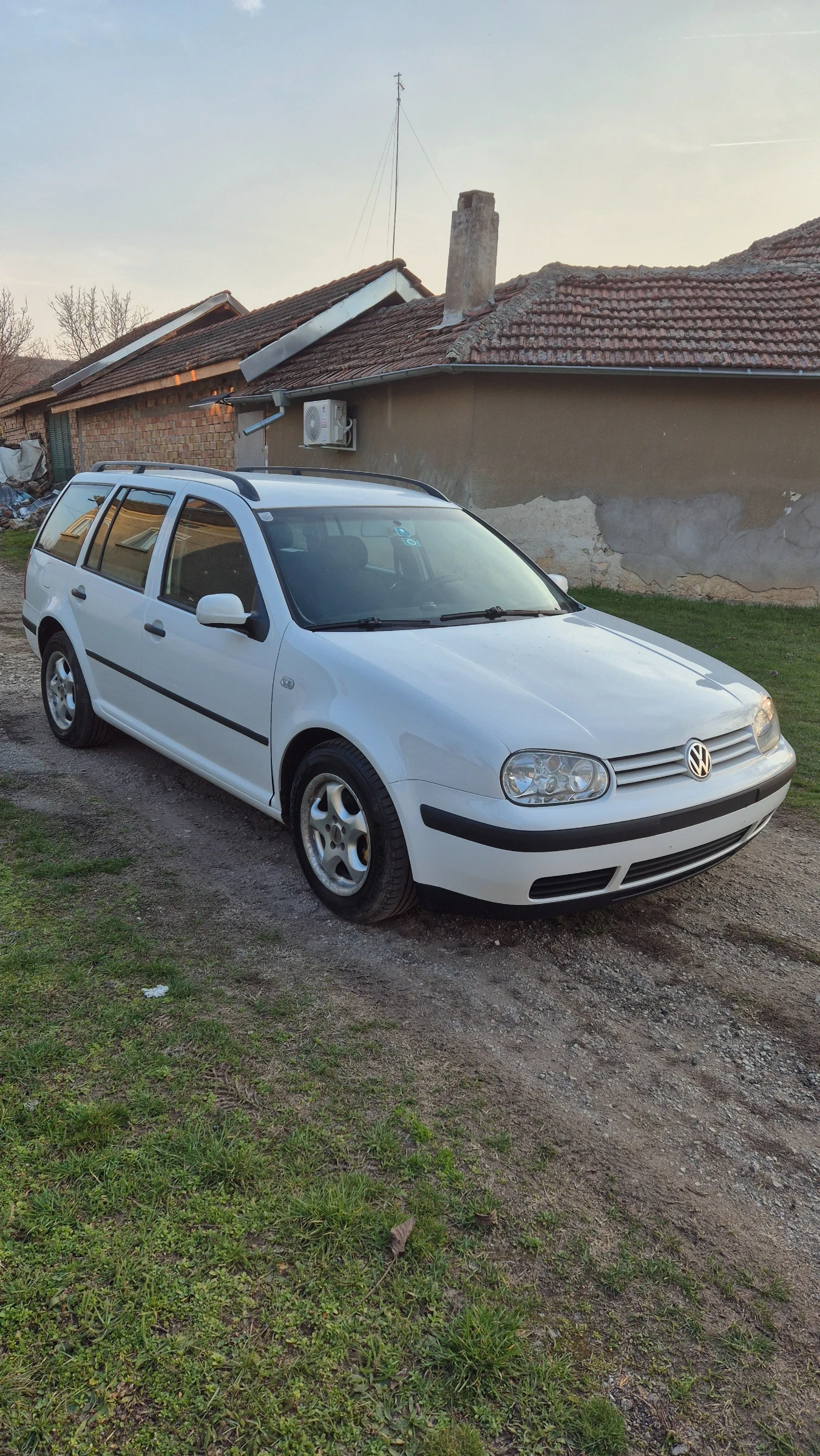 VW Golf 1.9 TDI 101k. Теглич!, снимка 2 - Автомобили и джипове - 53739193