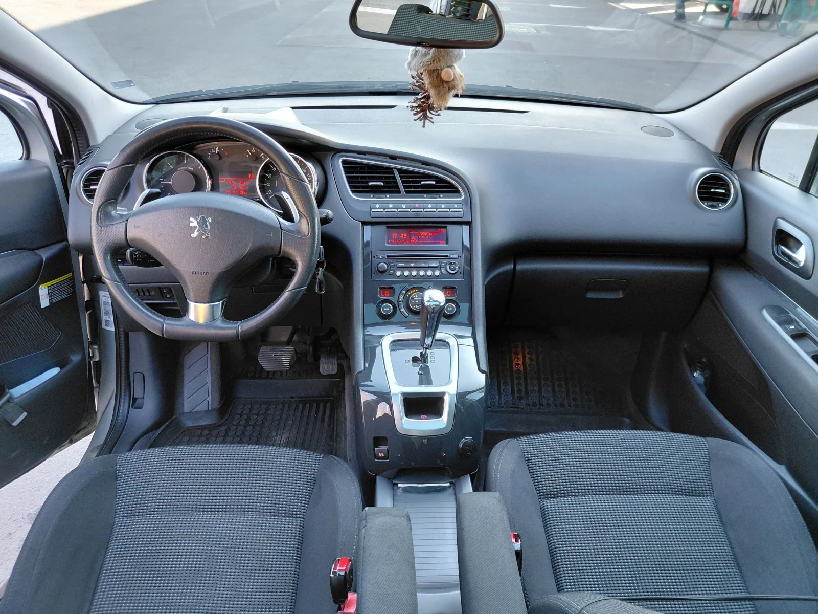 Peugeot 5008 1.6 HDI, снимка 11 - Автомобили и джипове - 54117765