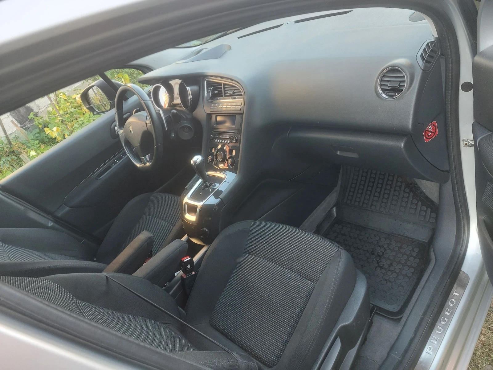 Peugeot 5008 1.6 HDI, снимка 5 - Автомобили и джипове - 54117765