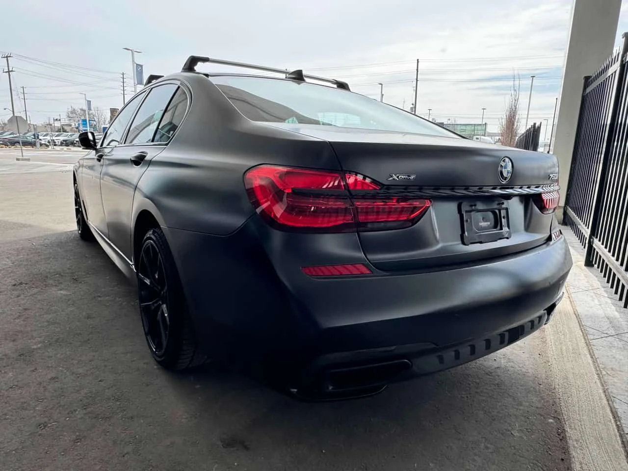 BMW 750 i xDrive/HUD/360/ОБДУХВАНЕ/DIS/ВТОРИ ГУМИ И ДЖАНТИ, снимка 7 - Автомобили и джипове - 54155308