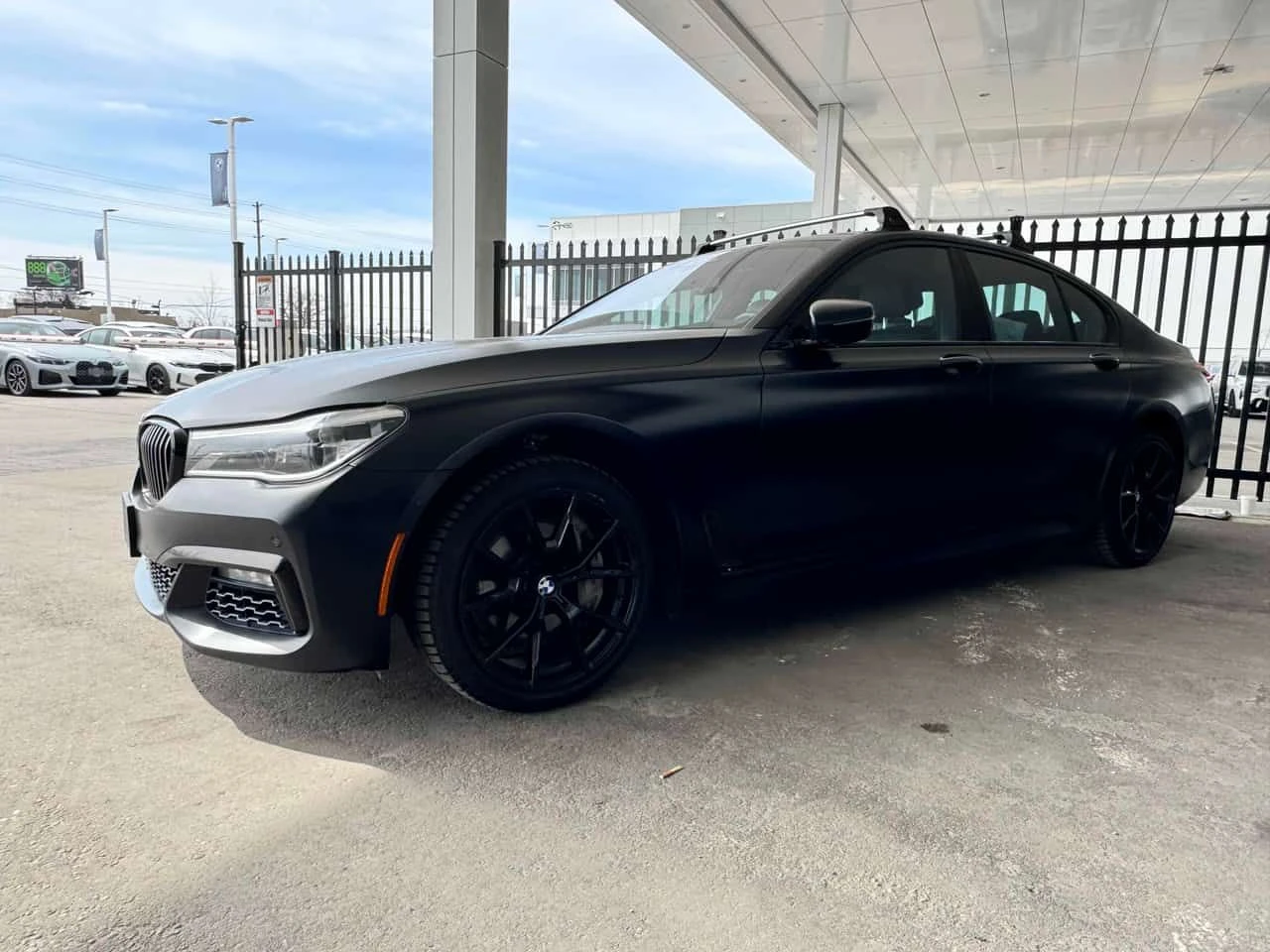 BMW 750 i xDrive/HUD/360/ОБДУХВАНЕ/DIS/ВТОРИ ГУМИ И ДЖАНТИ, снимка 4 - Автомобили и джипове - 54155308