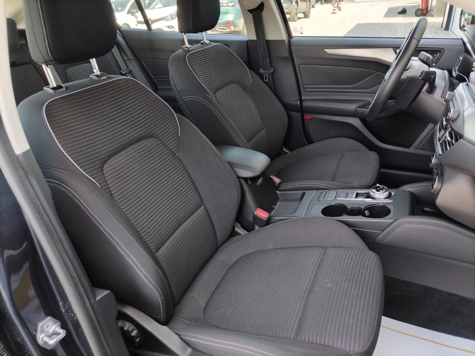 Ford Focus 1.0EcoBoost 125к.с. Automatic, снимка 12 - Автомобили и джипове - 54331091