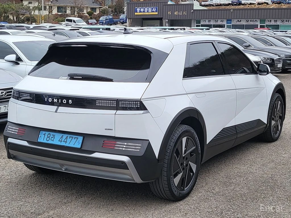 Hyundai Ioniq 5 4x4* LONG RANGE* EXCLUSIVE* ОБДУХВАНЕ* ДИСТРОНИК* , снимка 5 - Автомобили и джипове - 54370214