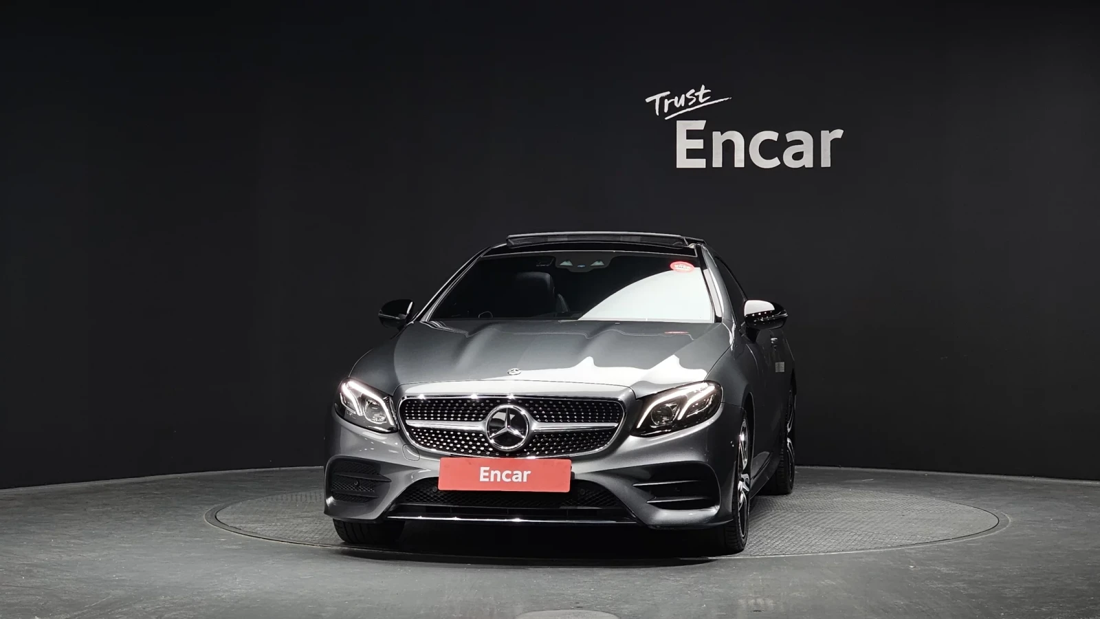 Mercedes-Benz E 220 2019* AMG PK* KEYLESS* HEAD-UP* AMBIENT* КРАЙНА ЦЕ, снимка 2 - Автомобили и джипове - 54388357