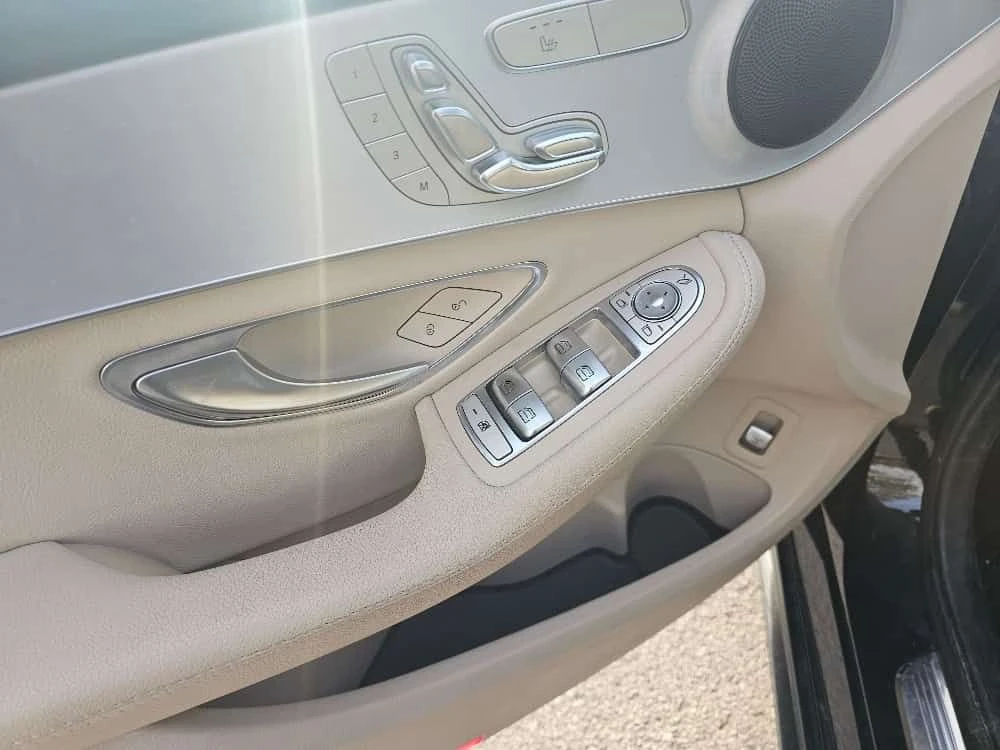 Mercedes-Benz C 300 * CARFAX * ЦЕНА ДО БГ, снимка 9 - Автомобили и джипове - 54451028