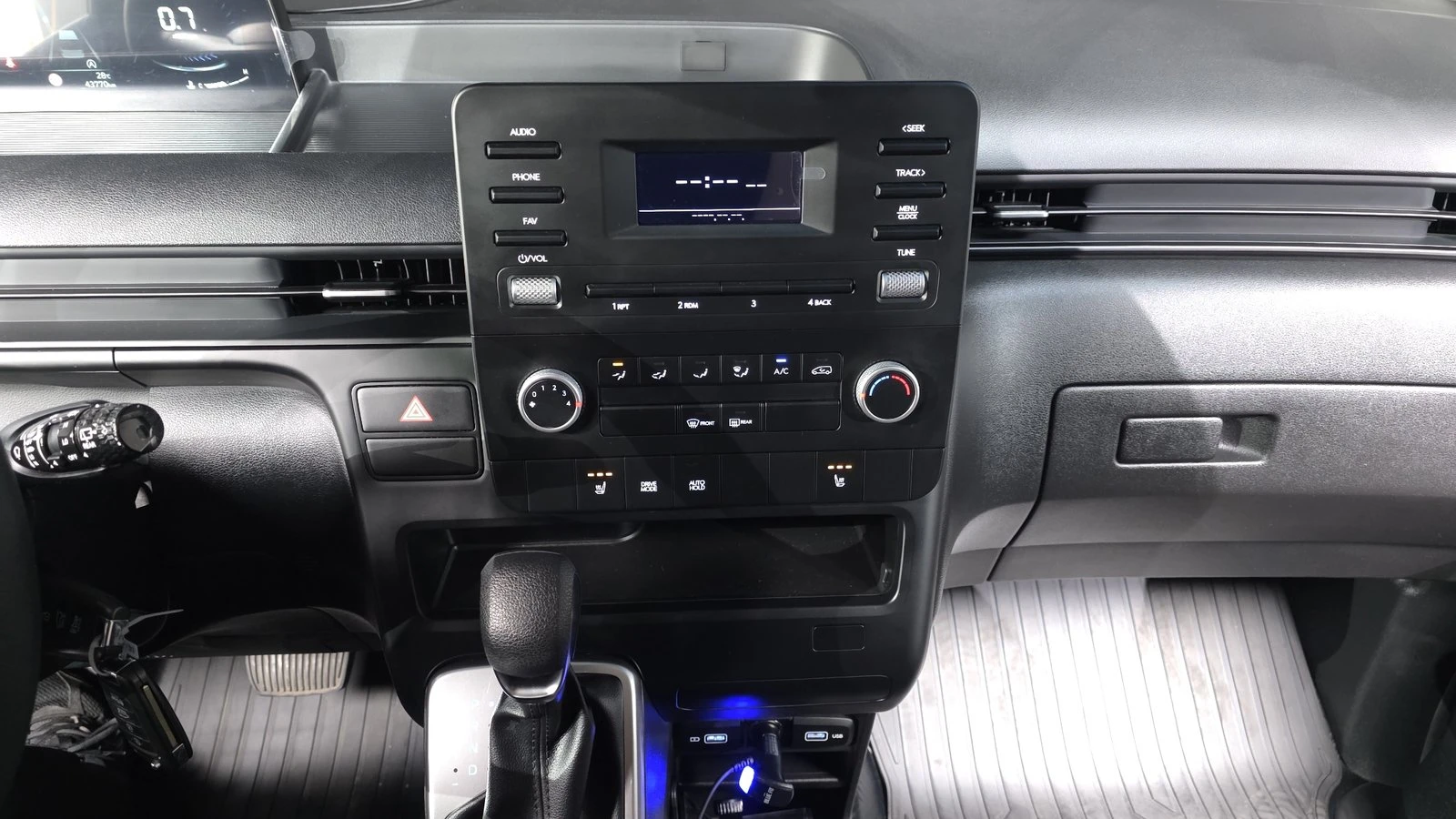 Hyundai Staria Cargo* BLIND SPOT* КРАЙНА ЦЕНА, снимка 13 - Автомобили и джипове - 55302160