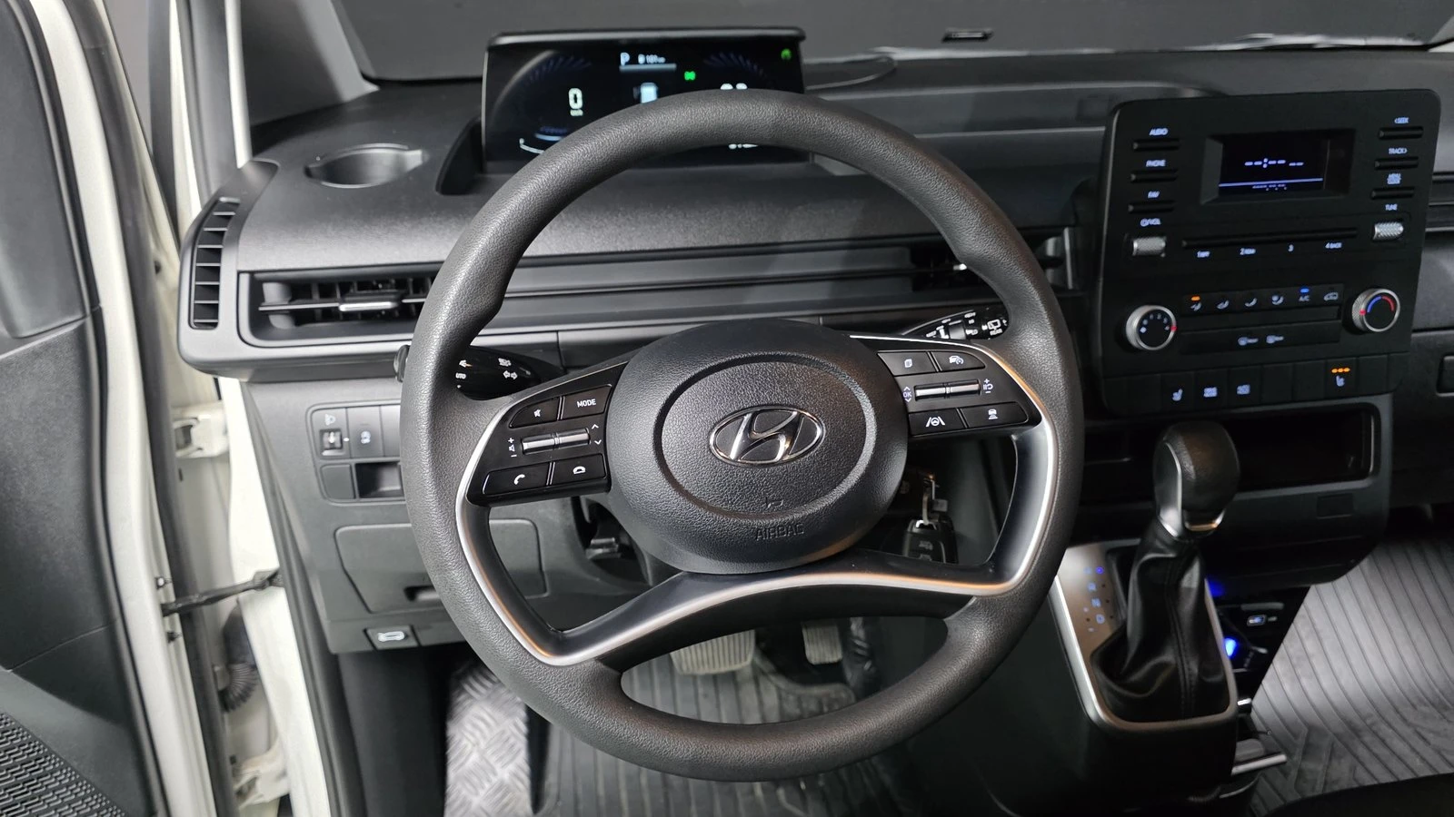 Hyundai Staria Cargo* BLIND SPOT* КРАЙНА ЦЕНА, снимка 14 - Автомобили и джипове - 55302160