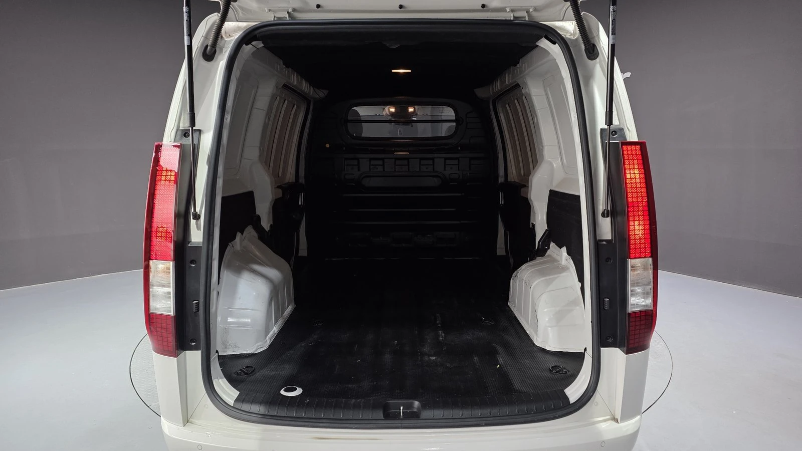 Hyundai Staria Cargo* BLIND SPOT* КРАЙНА ЦЕНА, снимка 16 - Автомобили и джипове - 55302160
