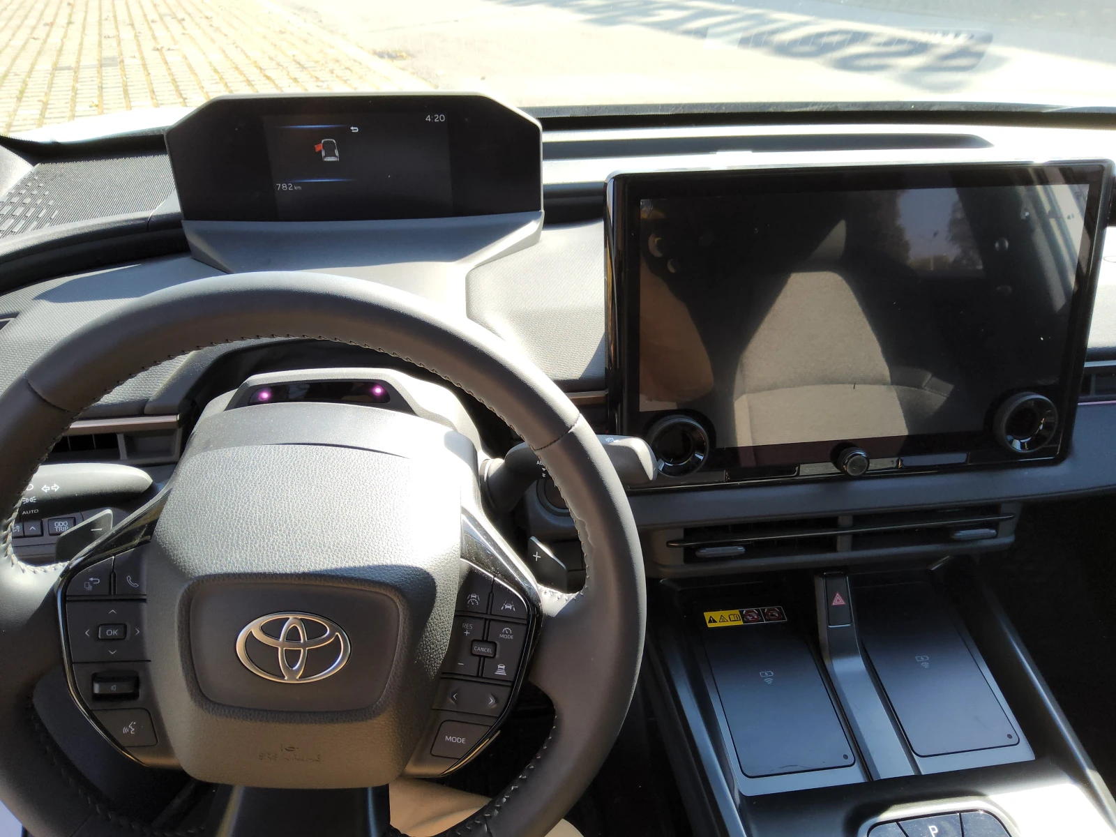 Toyota bZ4X FWD XLE, снимка 9 - Автомобили и джипове - 56576035