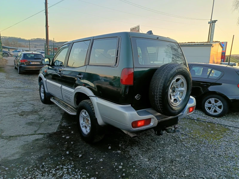 Nissan Terrano 2.7tdi/4X4/7местен, снимка 5 - Автомобили и джипове - 49387537