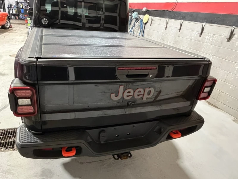 Jeep Gladiator * Mojave * CARFAX * БЕЗ ПЪРВОНАЧАЛНА ВНОСКА, снимка 4 - Автомобили и джипове - 53089995