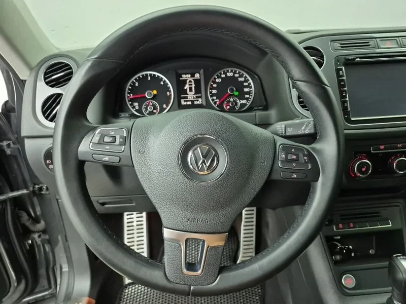 VW Tiguan 2.0 Tdi Comfort 5N, снимка 10 - Автомобили и джипове - 56112725