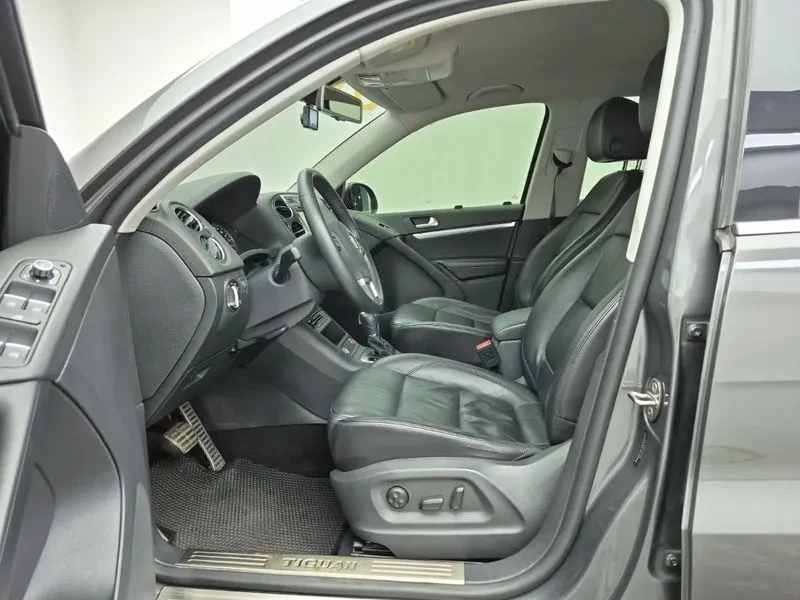 VW Tiguan 2.0 Tdi Comfort 5N, снимка 11 - Автомобили и джипове - 56112725