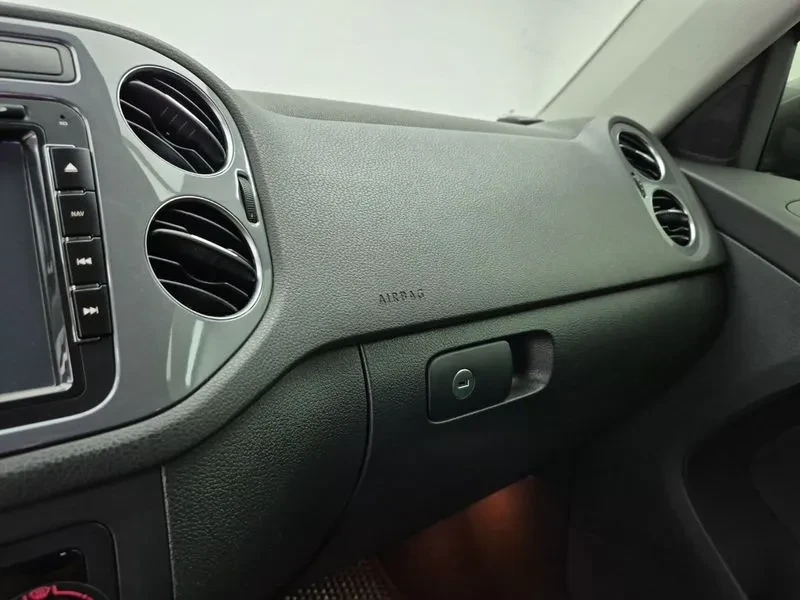 VW Tiguan 2.0 Tdi Comfort 5N, снимка 14 - Автомобили и джипове - 56112725