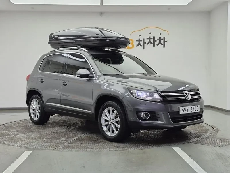 VW Tiguan 2.0 Tdi Comfort 5N, снимка 2 - Автомобили и джипове - 56112725