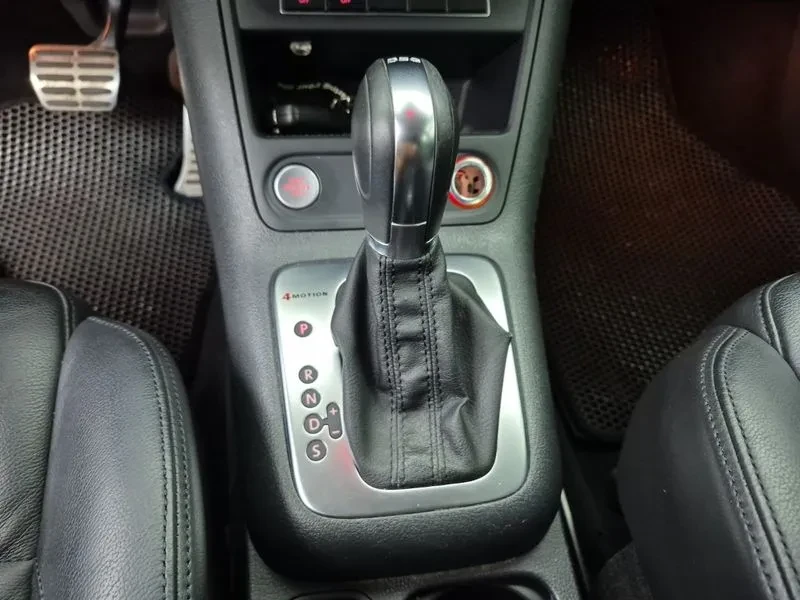 VW Tiguan 2.0 Tdi Comfort 5N, снимка 9 - Автомобили и джипове - 56112725