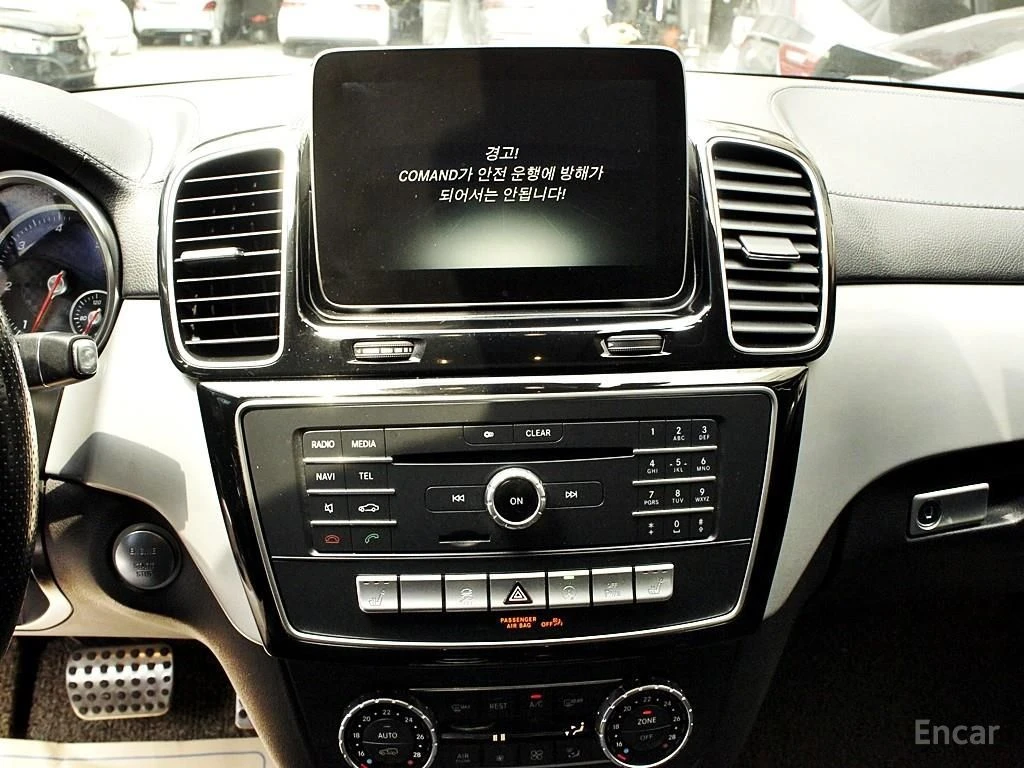 Mercedes-Benz GLE 350 AMG* LINE* HARMON* KARDON* ПОДГРЕВ* КАМЕРА* , снимка 7 - Автомобили и джипове - 55004220