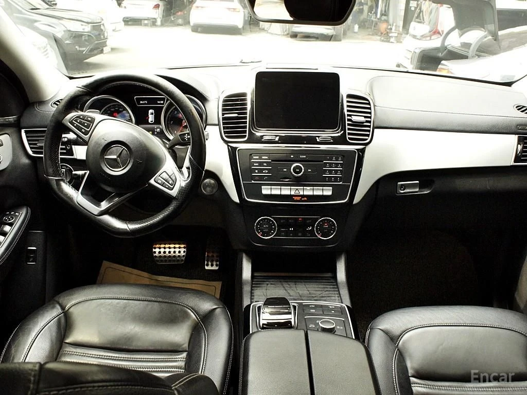 Mercedes-Benz GLE 350 AMG* LINE* HARMON* KARDON* ПОДГРЕВ* КАМЕРА* , снимка 5 - Автомобили и джипове - 55004220