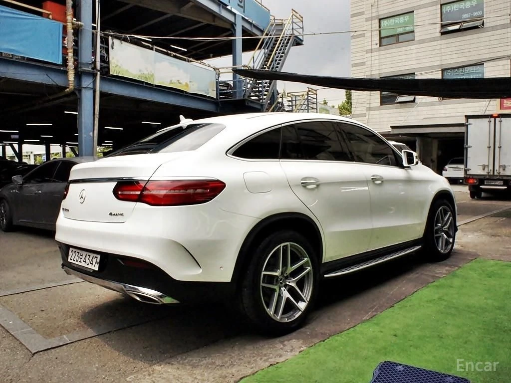 Mercedes-Benz GLE 350 AMG* LINE* HARMON* KARDON* ПОДГРЕВ* КАМЕРА* , снимка 2 - Автомобили и джипове - 55004220