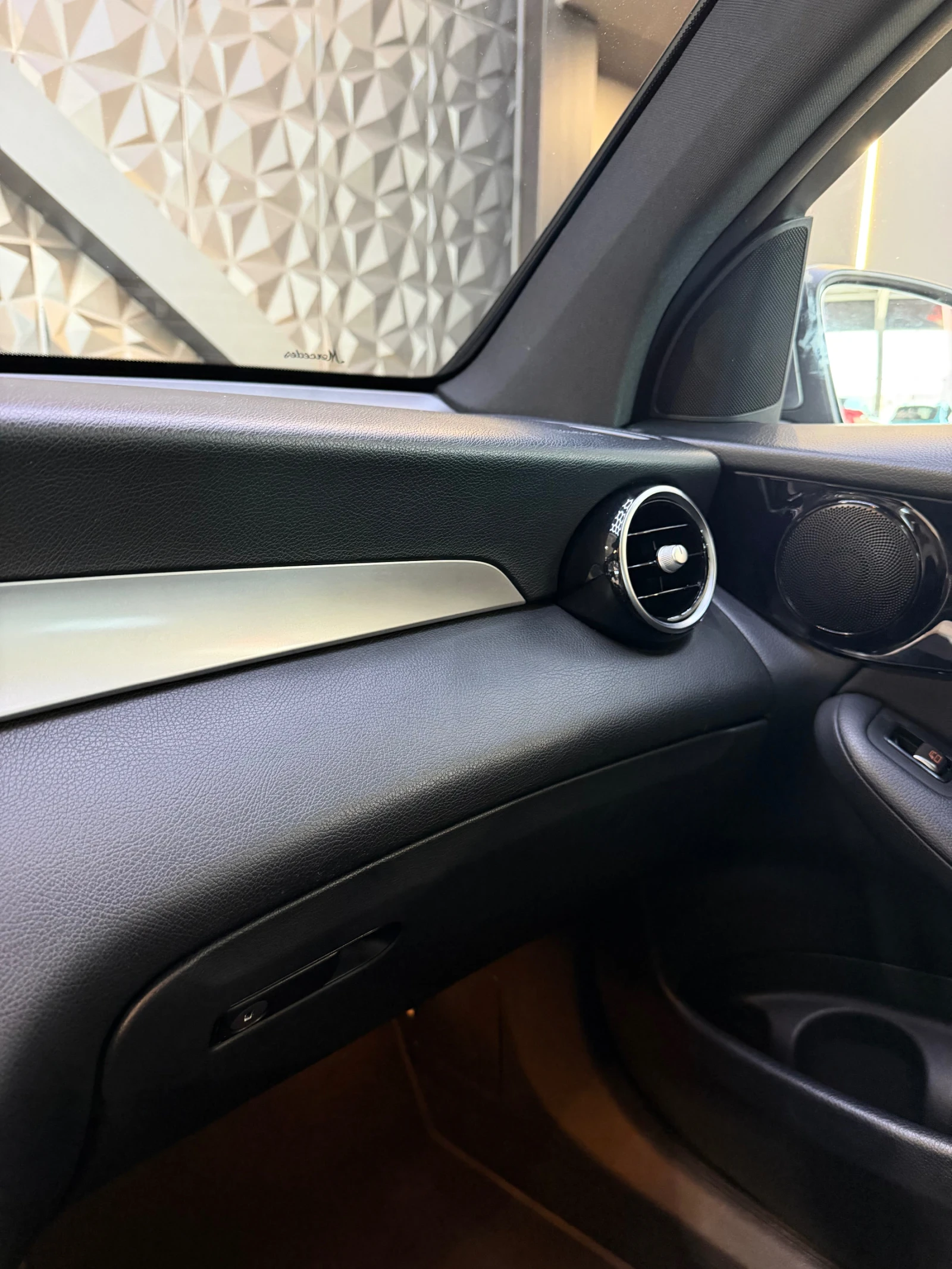 Mercedes-Benz GLC 220 d COUPE 4 MATIC * ШИБЕДАХ * КАМЕРА 360 * , снимка 10 - Автомобили и джипове - 55031776