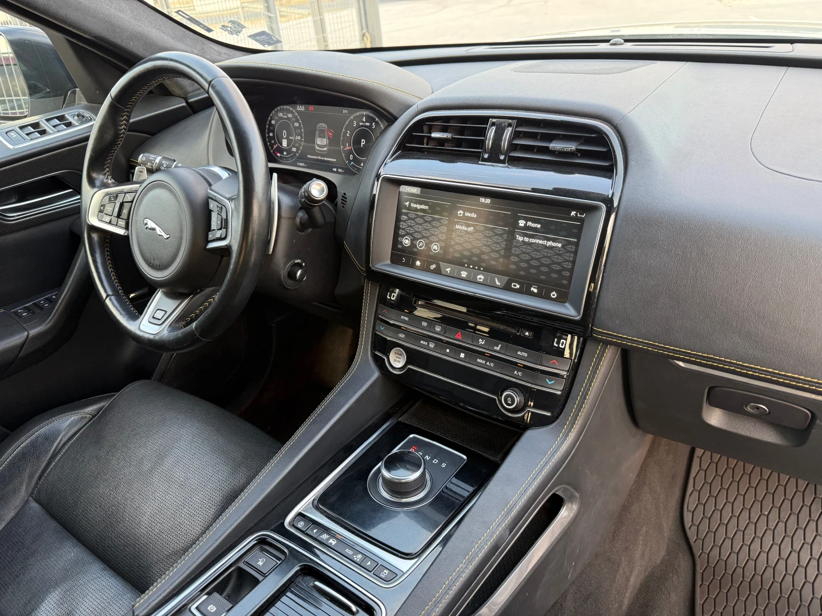 Jaguar F-PACE 300* 2021г* LIMITED* 97000KM* Сервизна История* , снимка 14 - Автомобили и джипове - 55847292