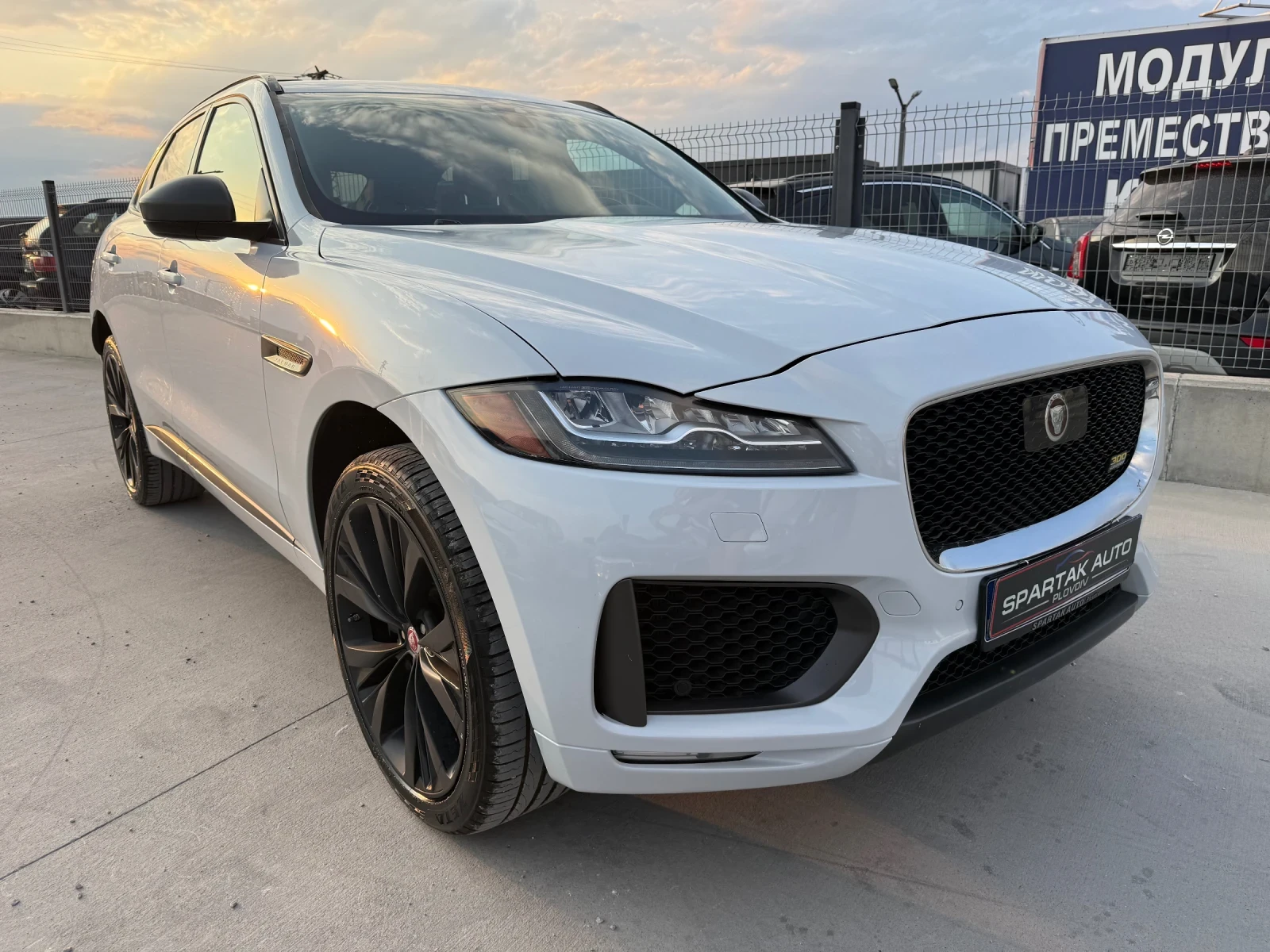 Jaguar F-PACE 300* 2021г* LIMITED* 97000KM* Сервизна История* , снимка 3 - Автомобили и джипове - 55847292