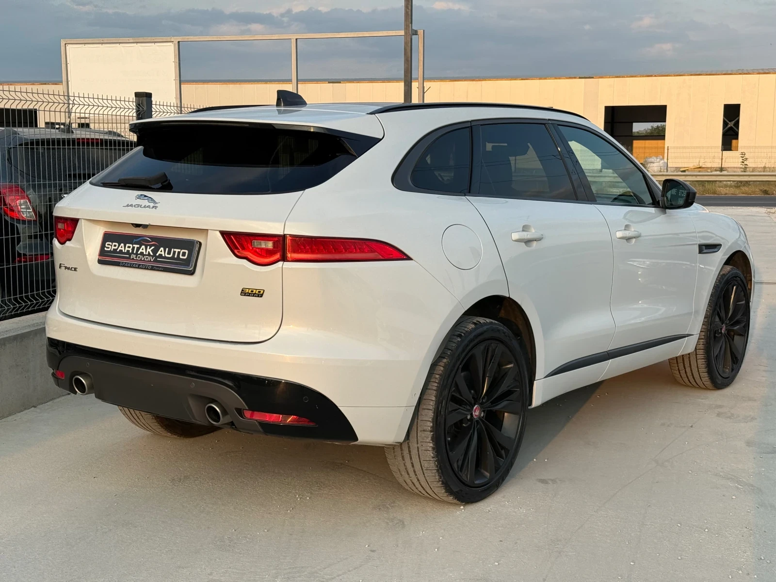 Jaguar F-PACE 300* 2021г* LIMITED* 97000KM* Сервизна История* , снимка 4 - Автомобили и джипове - 55847292