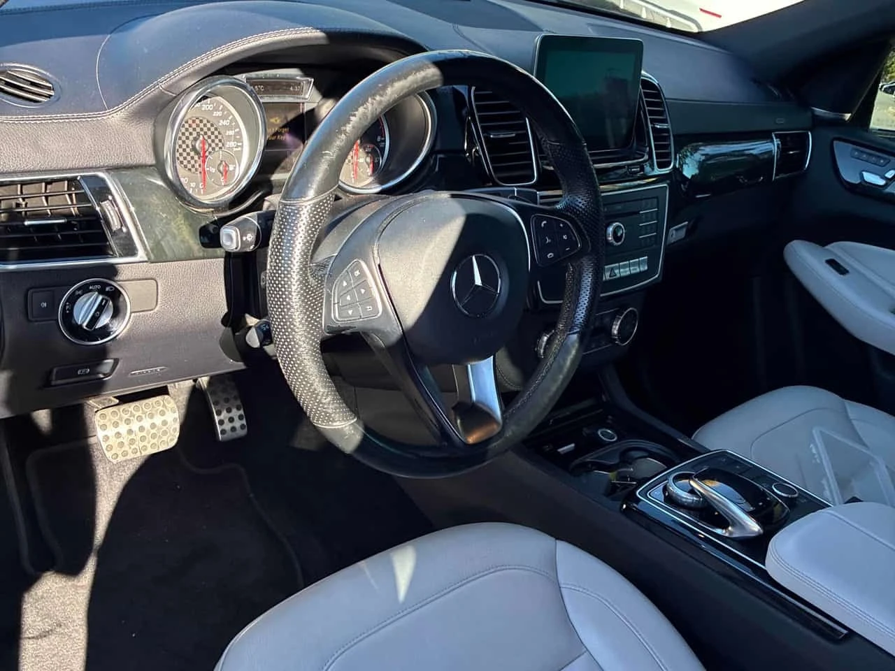 Mercedes-Benz GLE 43 AMG * АВТОКРЕДИТ * ГЛАВНО ПРЕДСТАВИТЕЛСТВО, снимка 10 - Автомобили и джипове - 56221940
