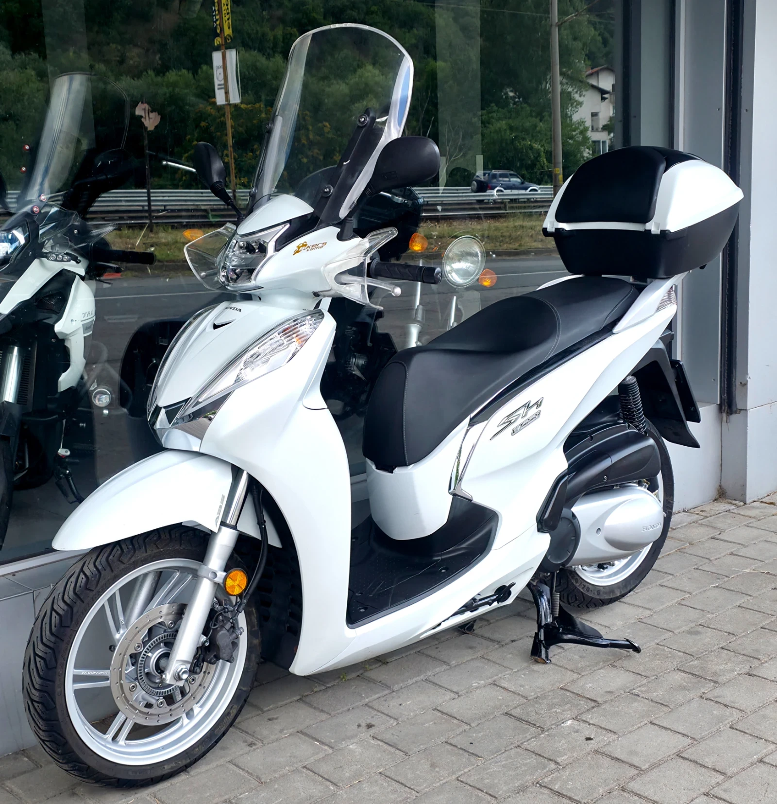 Honda Sh 300i ABS/LED, снимка 2 - Мотоциклети и мототехника - 55176553