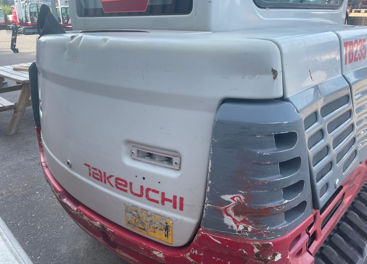 Багер Takeuchi TB235 - изображение 3