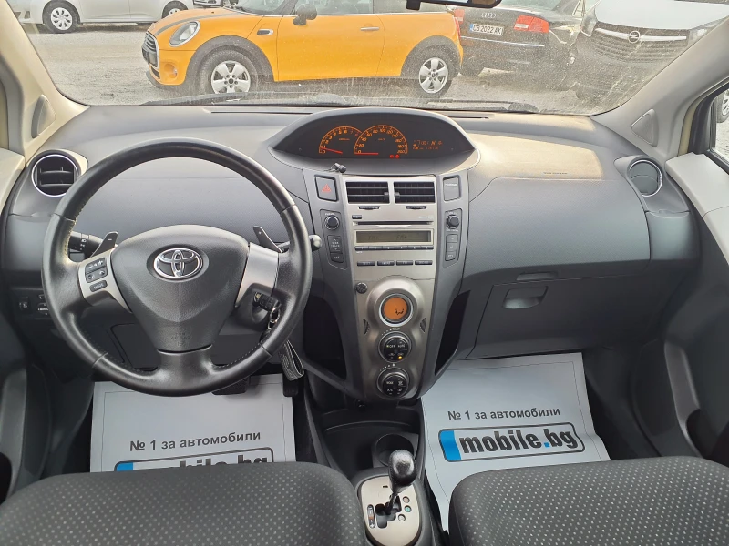 Toyota Yaris 1.3I AUTOMAT, снимка 10 - Автомобили и джипове - 48228601