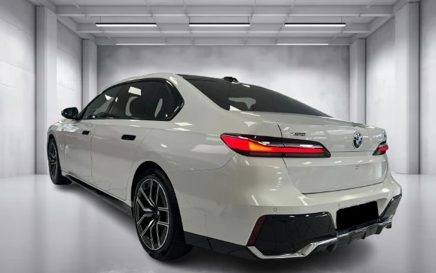 BMW 740 d xDrive = M-Sport = Shadow Line Гаранция - изображение 2