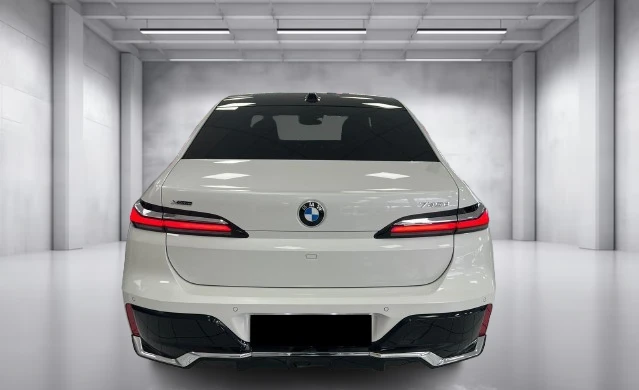 BMW 740 d xDrive = M-Sport = Shadow Line Гаранция - изображение 3