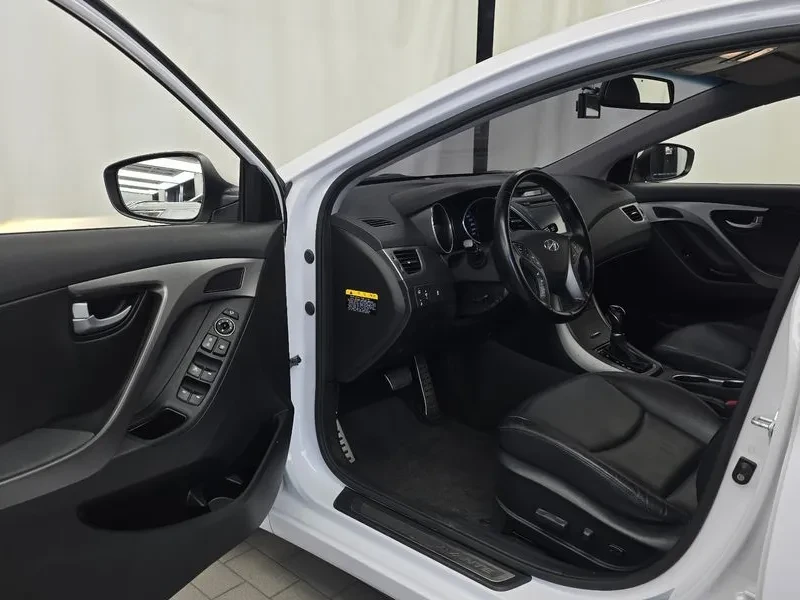 Hyundai Elantra 1.6 GDI, снимка 10 - Автомобили и джипове - 56325371