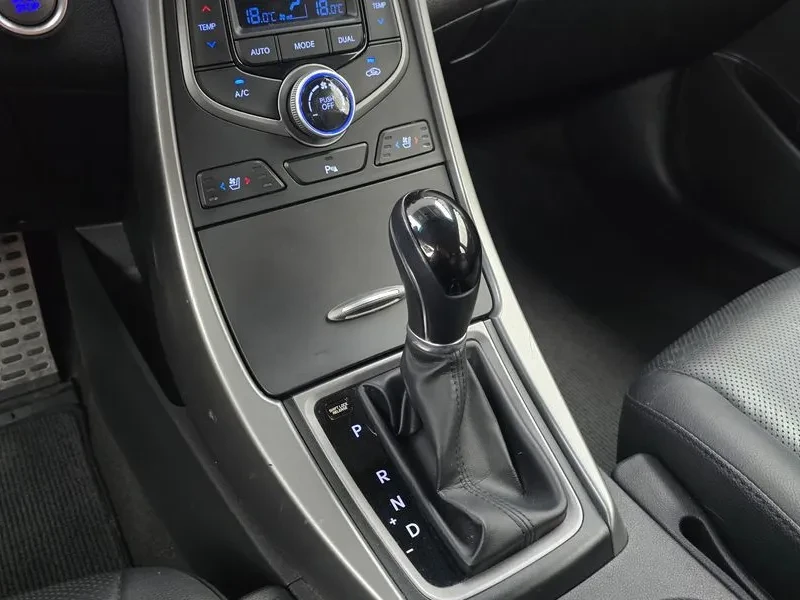 Hyundai Elantra 1.6 GDI, снимка 9 - Автомобили и джипове - 56325371
