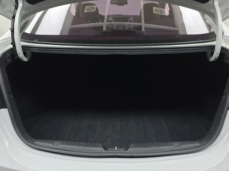 Hyundai Elantra 1.6 GDI, снимка 17 - Автомобили и джипове - 56325371