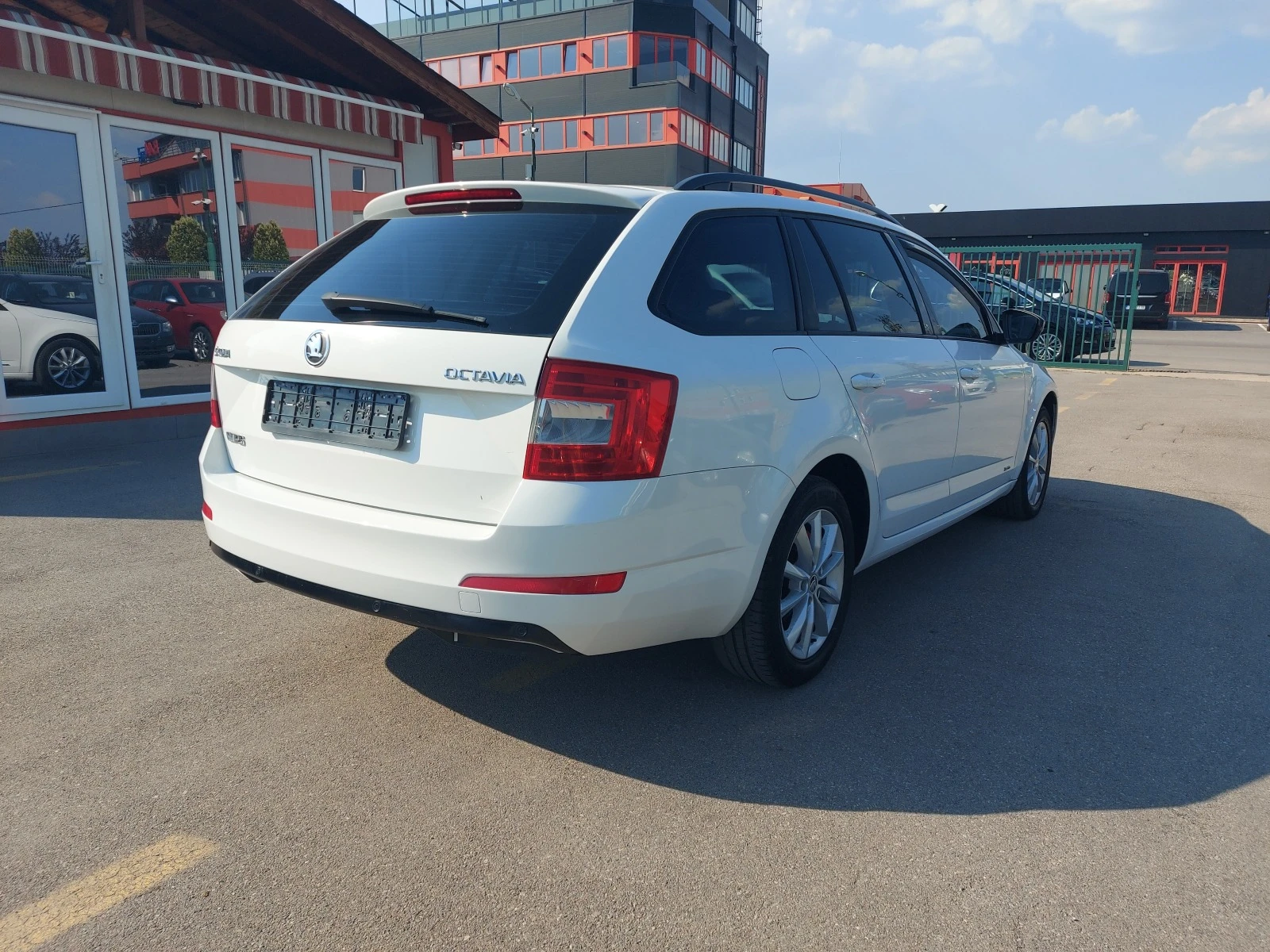 Skoda Octavia 1.2 TSI, RS OPTIC , 4 цилиндъра, 105 к.с - изображение 6