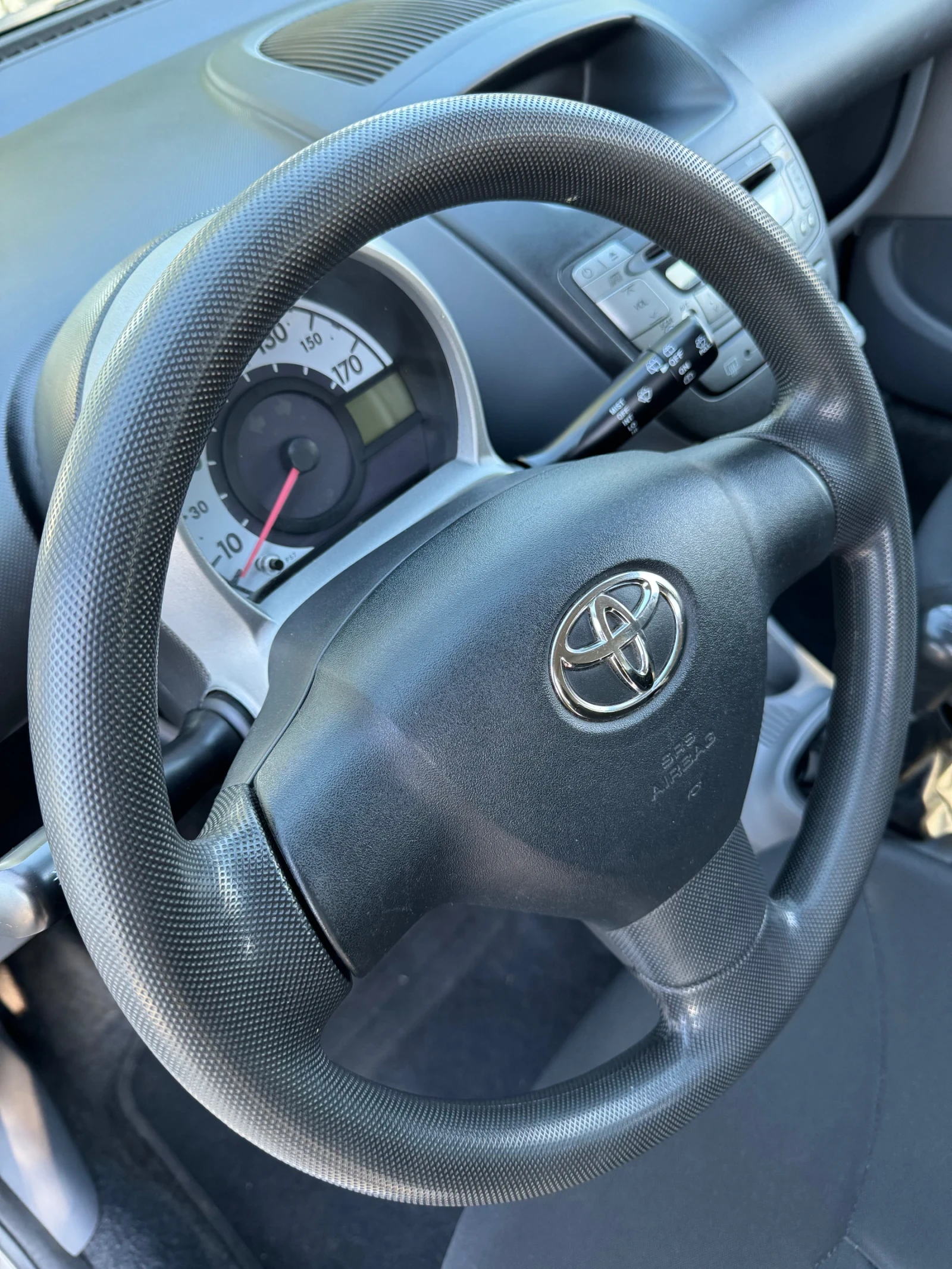 Toyota Aygo 128, 000km - изображение 8