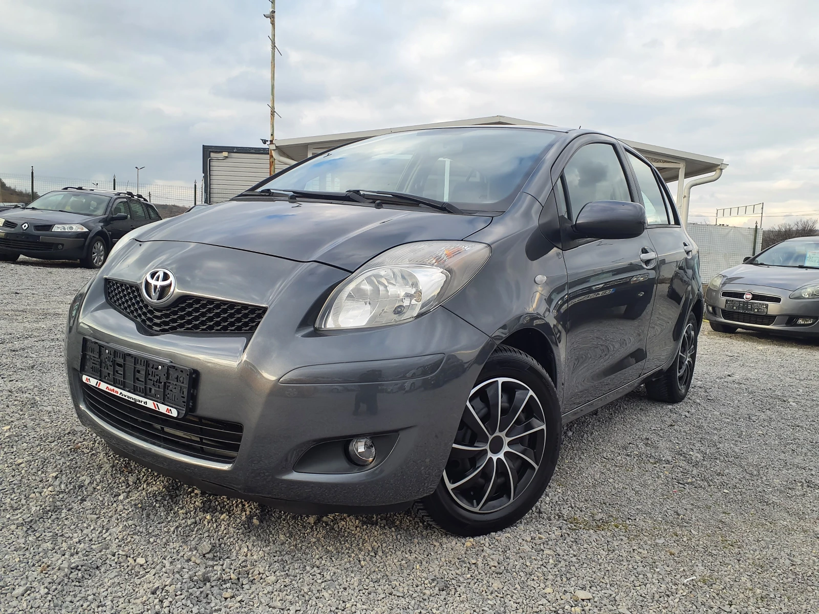 Toyota Yaris 1.3I AUTOMAT - изображение 2