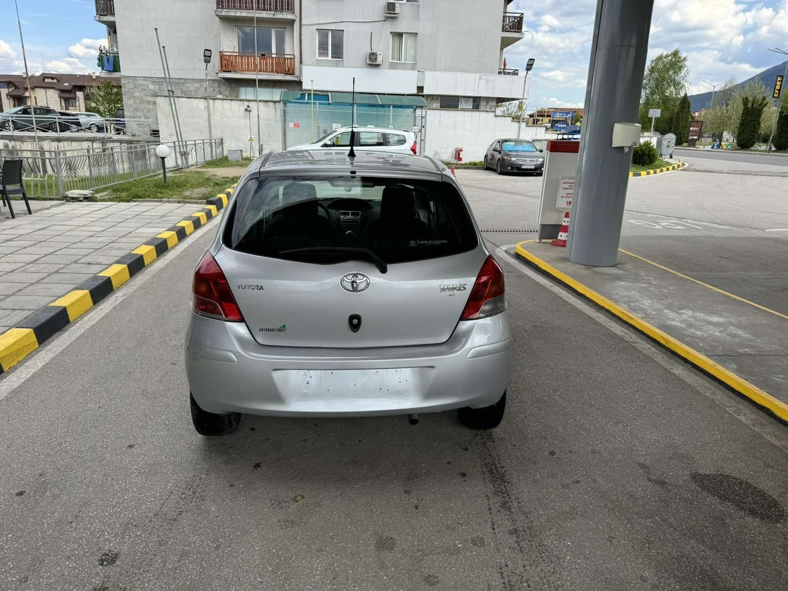 Toyota Yaris 1.3i.        129000km - изображение 5
