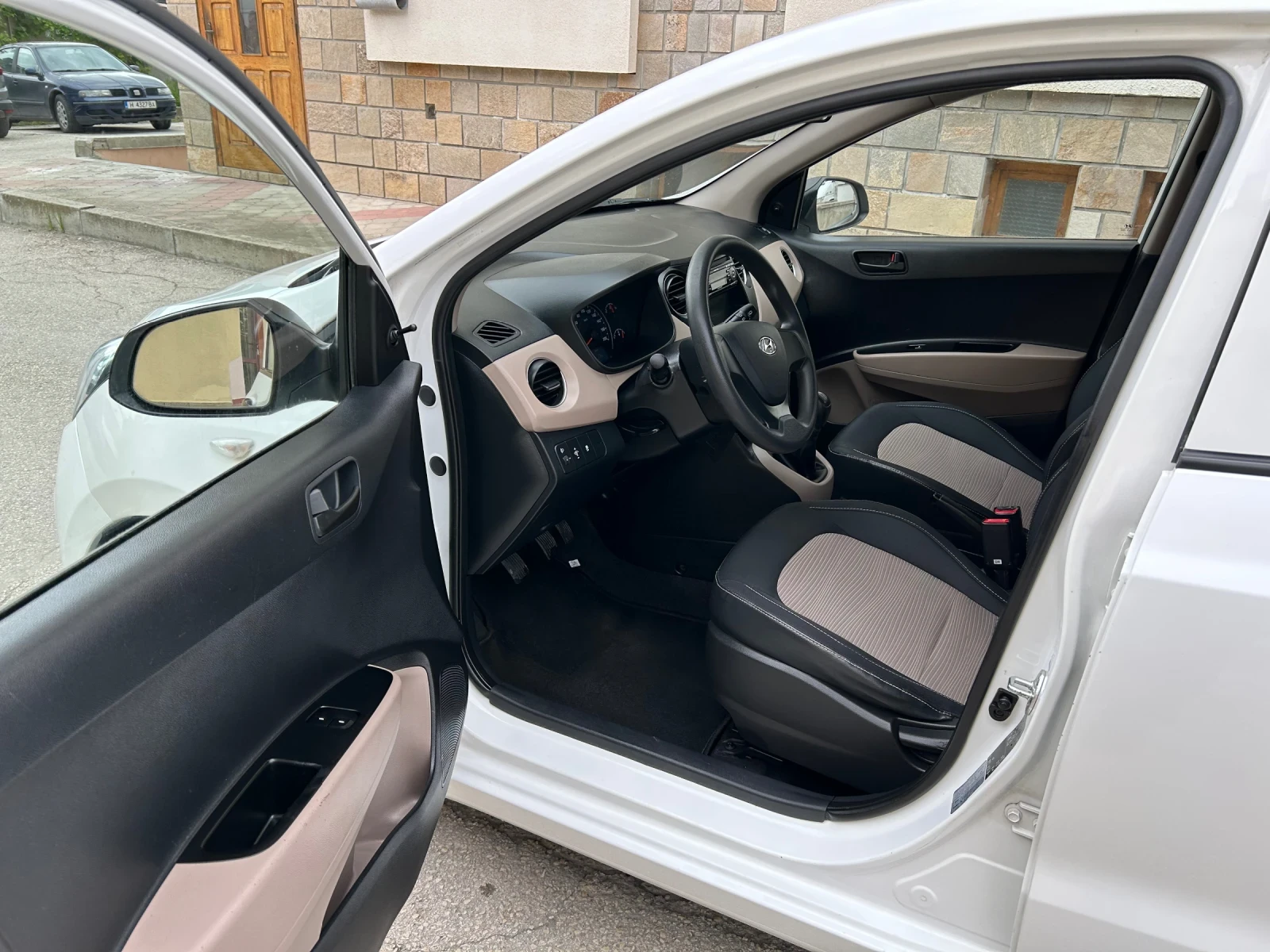 Hyundai I10 1.0i FACE BLACK EDITION  - изображение 9