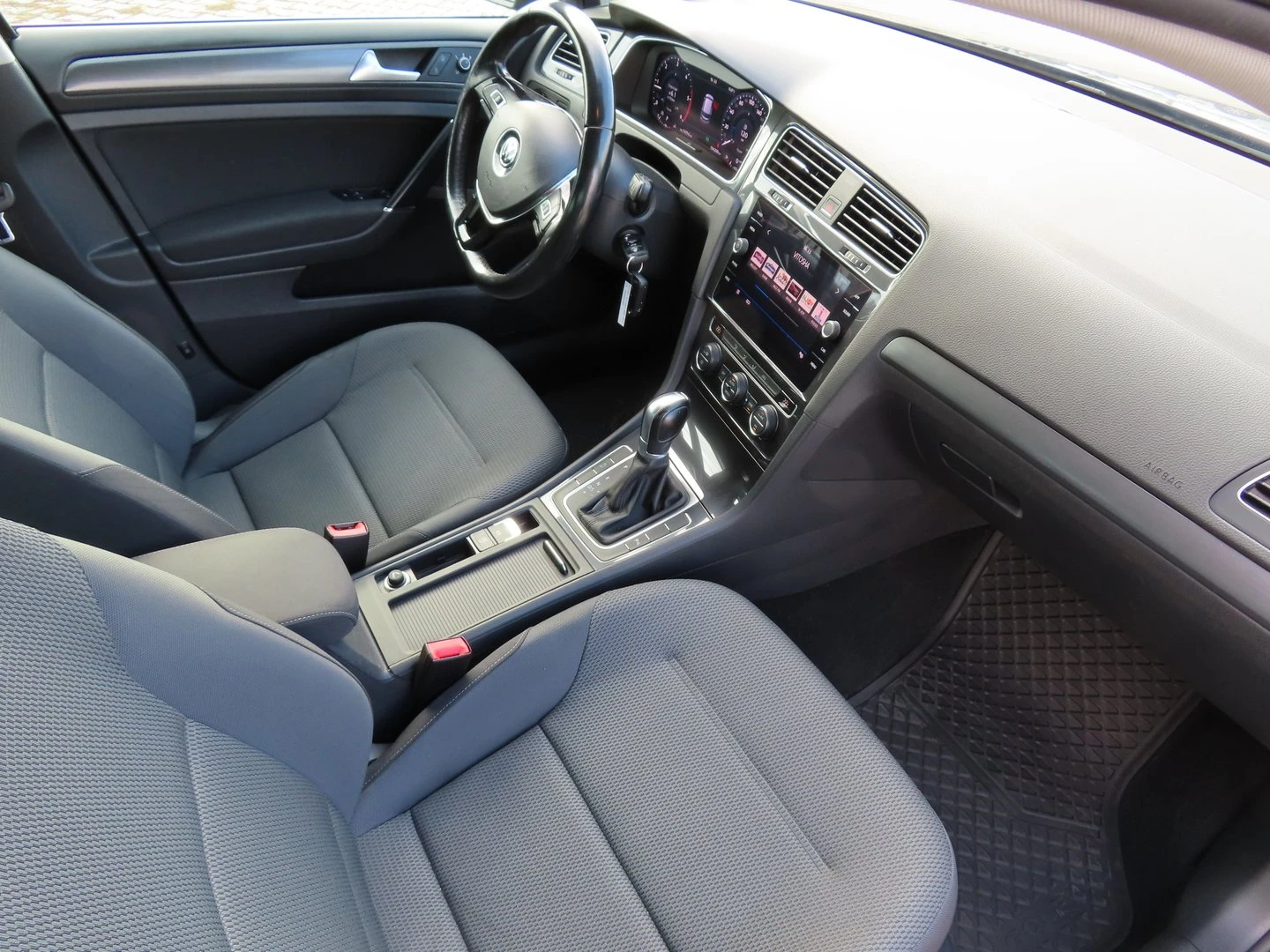 VW Golf Comfortline 1.6TDI BMT - изображение 6