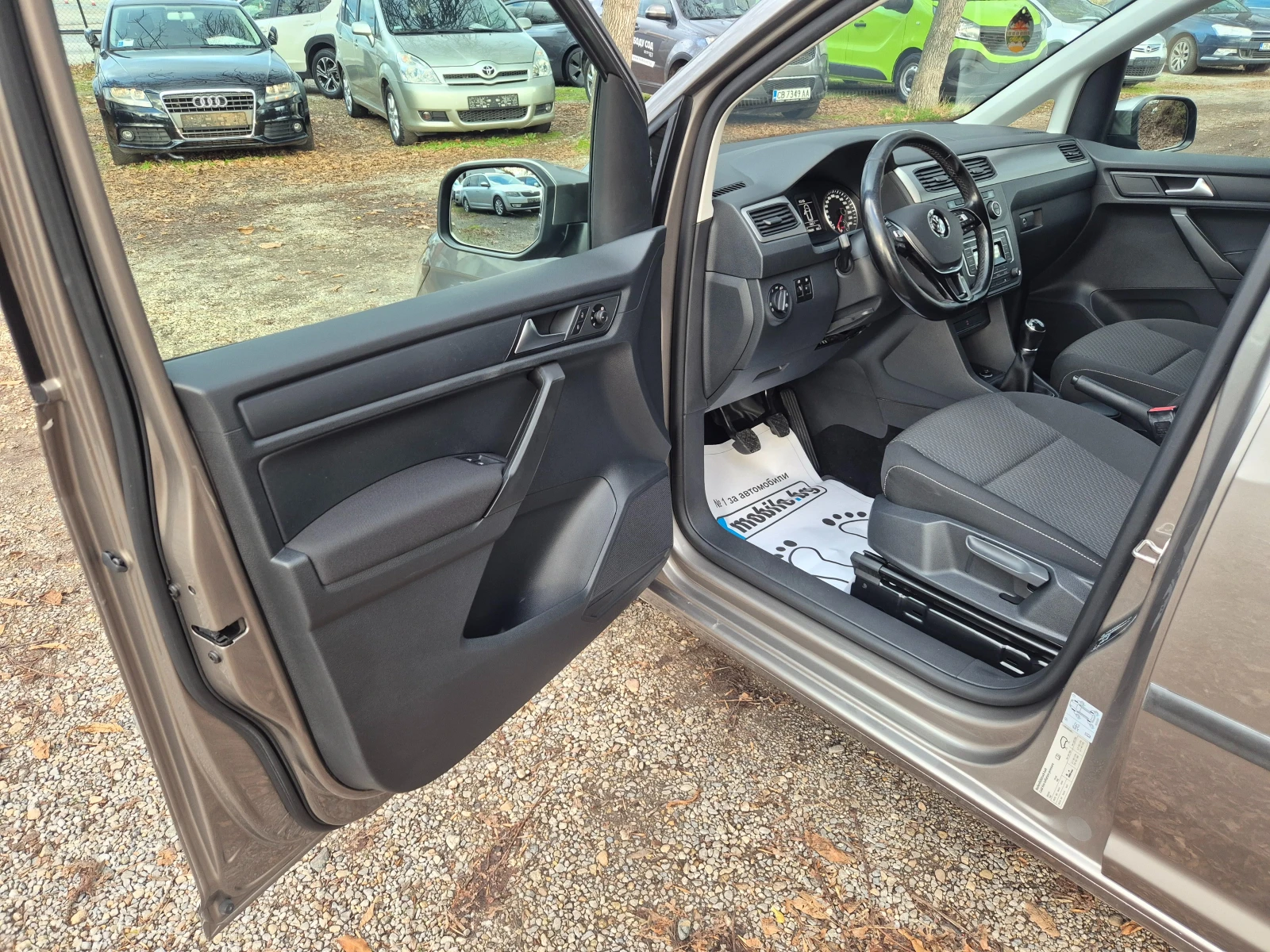 VW Caddy 1.4TGI MAXI 7  URO6B    | Mobile.bg   8