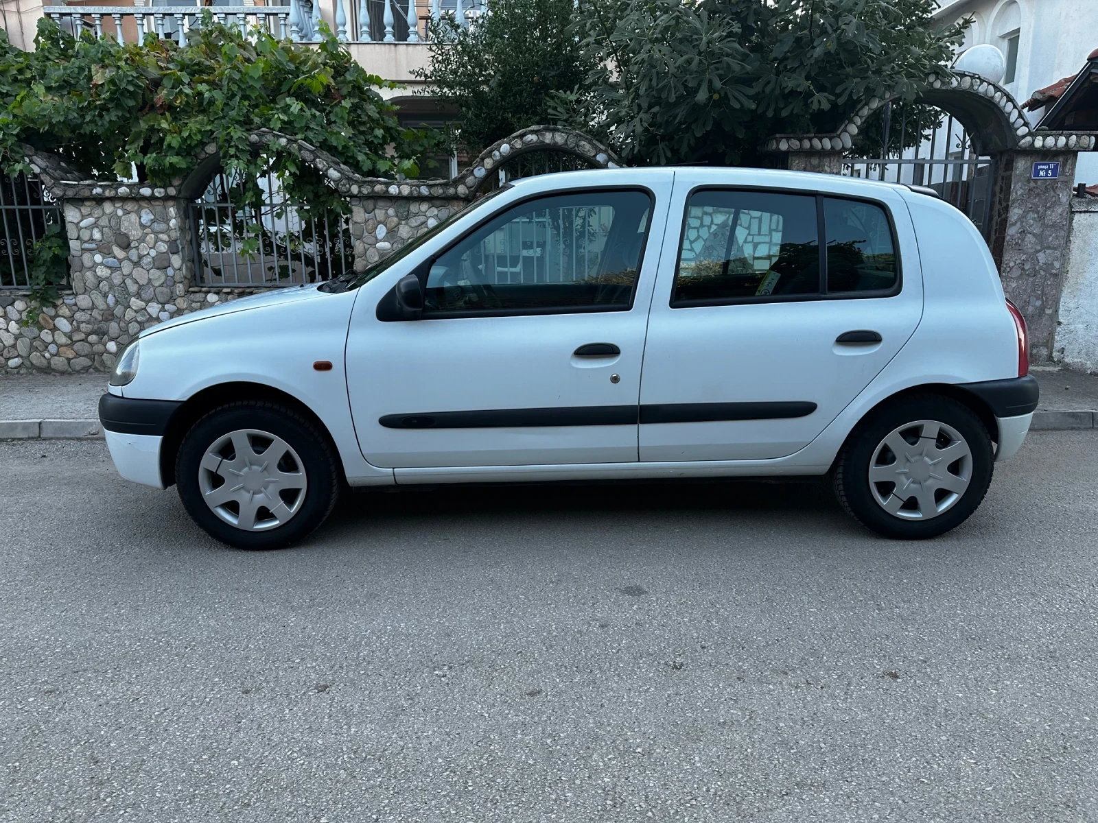 Renault Clio Бензин 1.2 - изображение 3