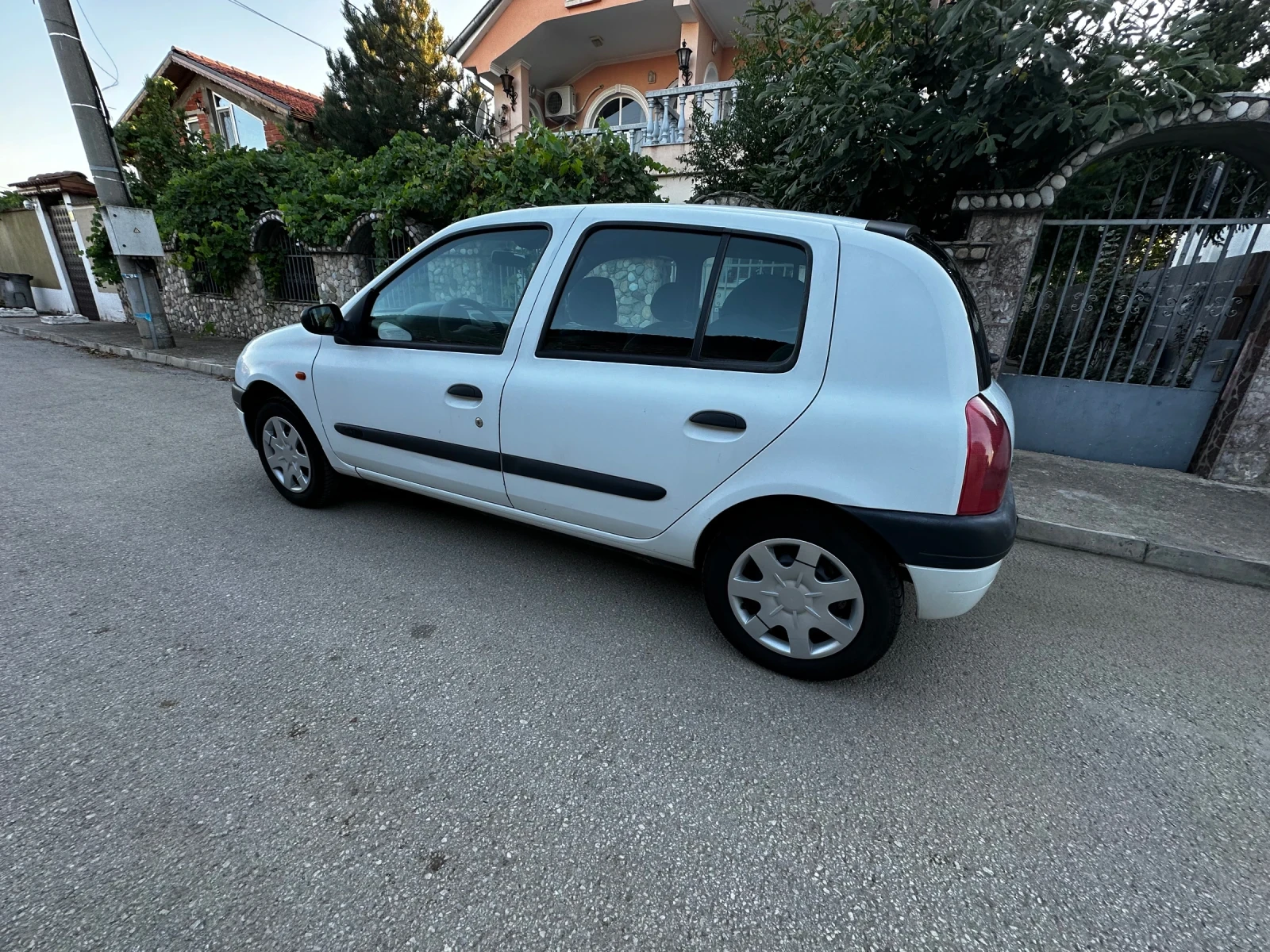 Renault Clio Бензин 1.2 - изображение 9