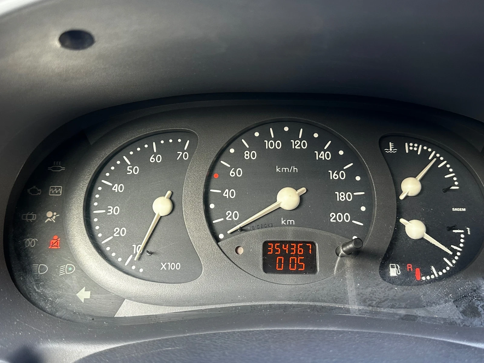 Renault Clio Бензин 1.2 - изображение 10